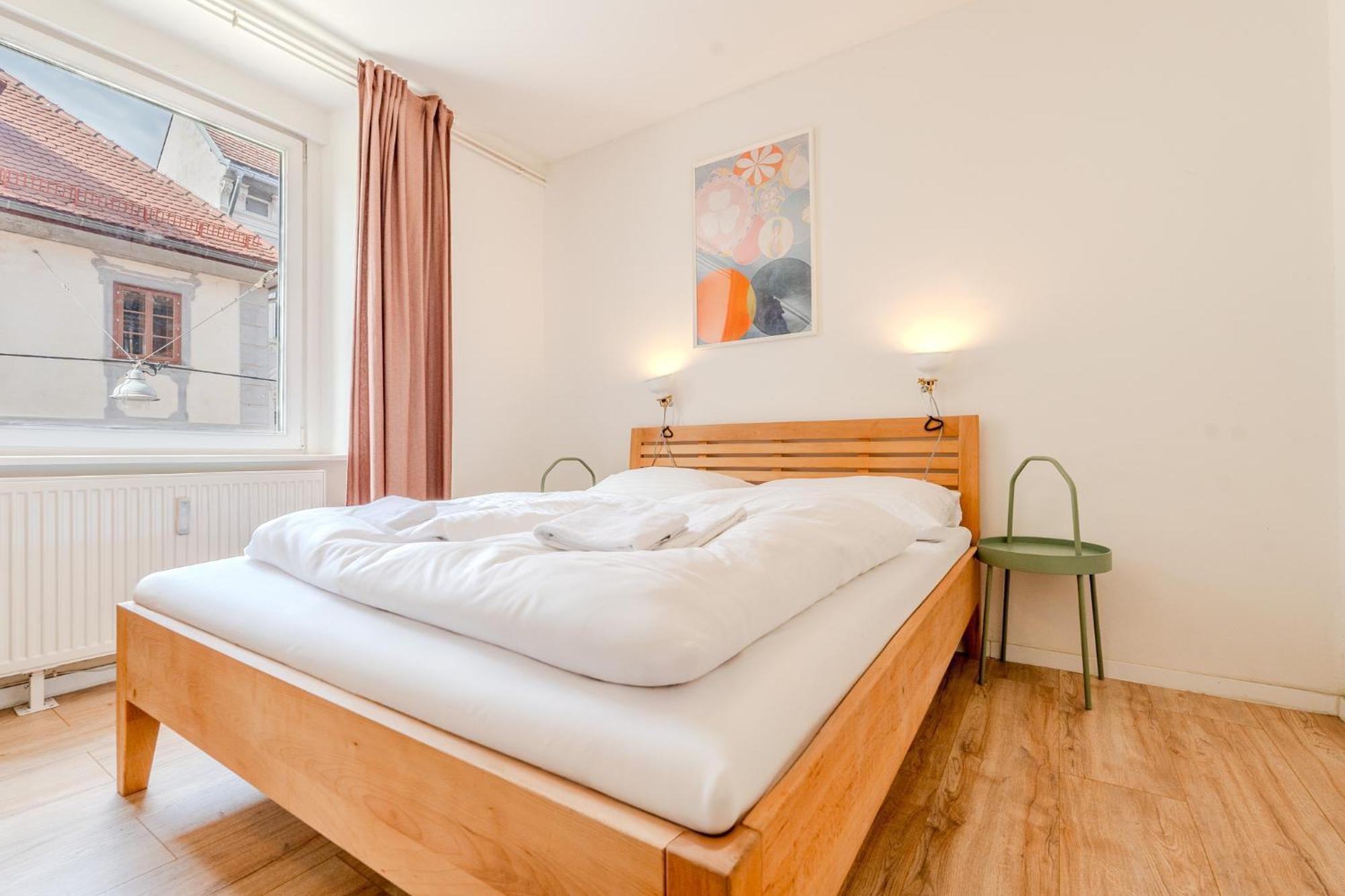 Whats-App Self-Check-In - Vibrant City Life In Graz Exterior foto