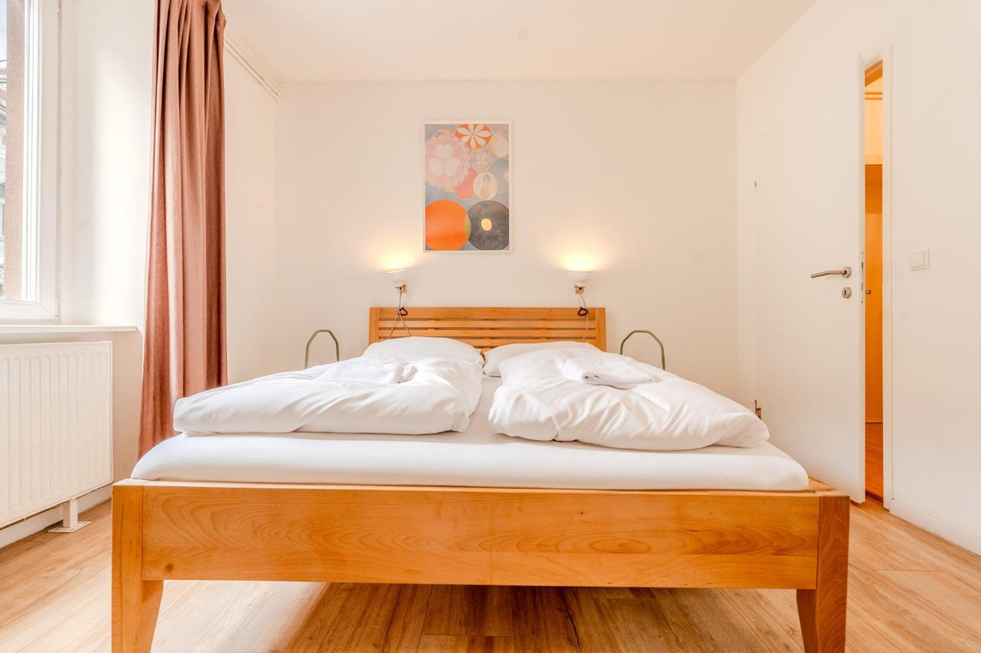 Whats-App Self-Check-In - Vibrant City Life In Graz Exterior foto